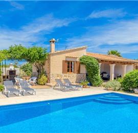 2 Bedroom Villa with Pool near Pollensa, Sleeps 4