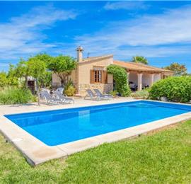 2 Bedroom Villa with Pool near Pollensa, Sleeps 4