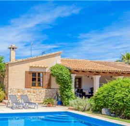 2 Bedroom Villa with Pool near Pollensa, Sleeps 4