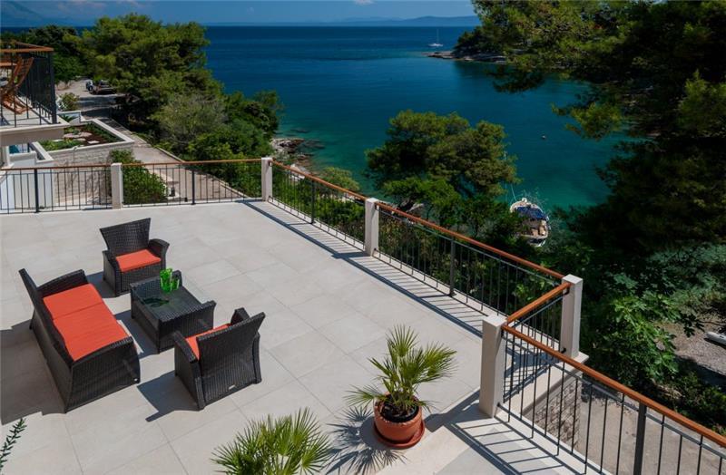 Beachfront villa in Brač, photograph 11