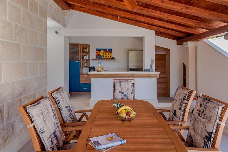Beachfront villa in Brač, photograph 13