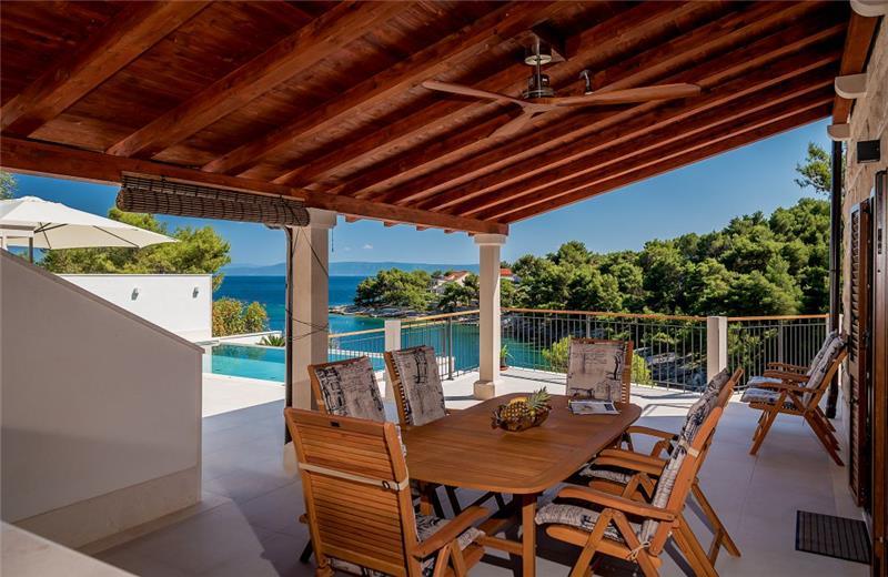 Beachfront villa in Brač, photograph 12