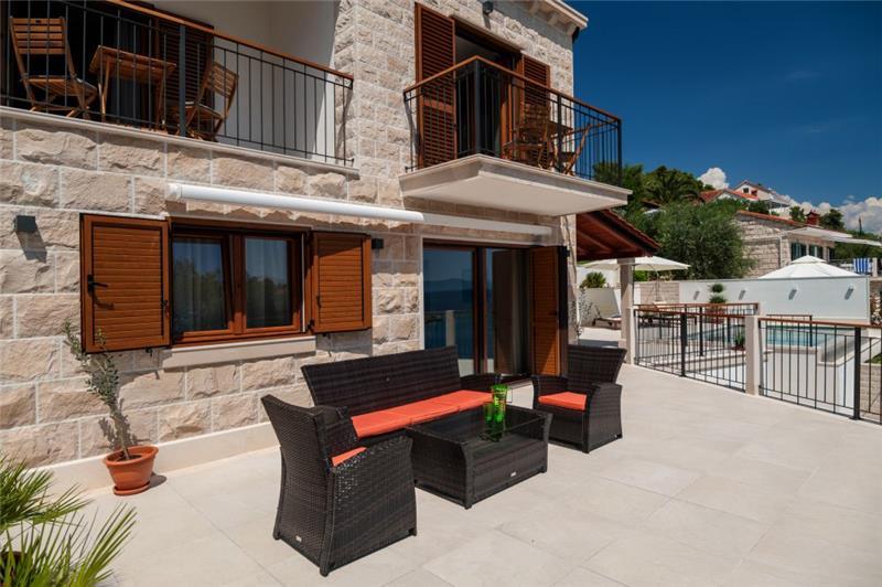 Beachfront villa in Brač, photograph 7