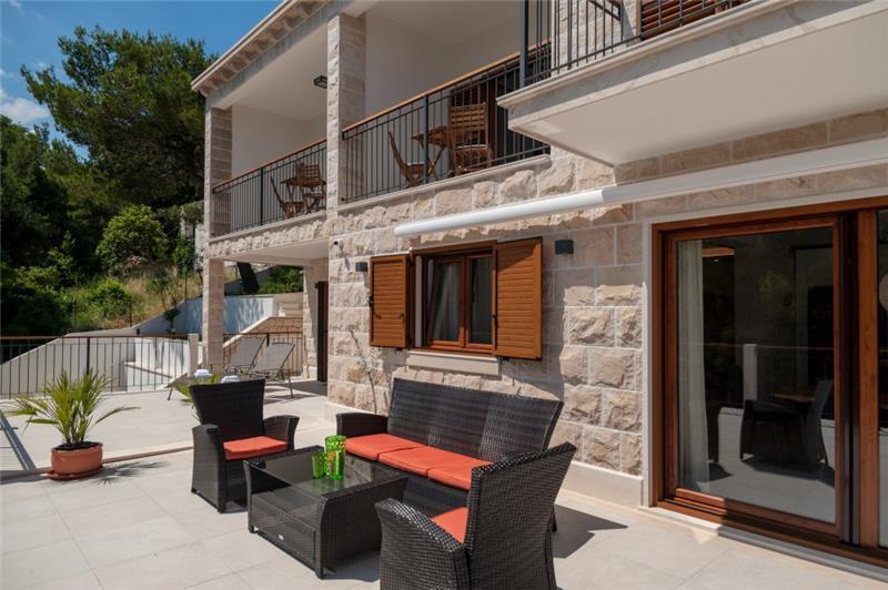 Beachfront villa in Brač, photograph 10