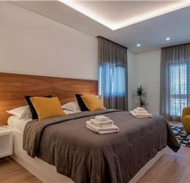 4 Bedroom Seafront Villa with Pool near Sumartin, Brac Island, Sleeps 8