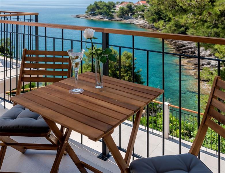 Beachfront villa in Brač, photograph 15