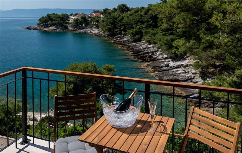 Beachfront villa in Brač, photograph 16