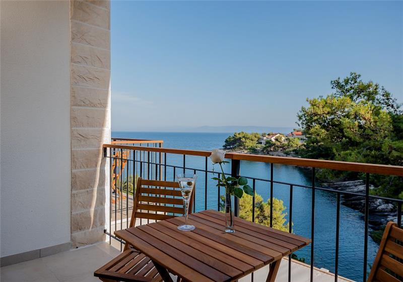 Beachfront villa in Brač, photograph 14
