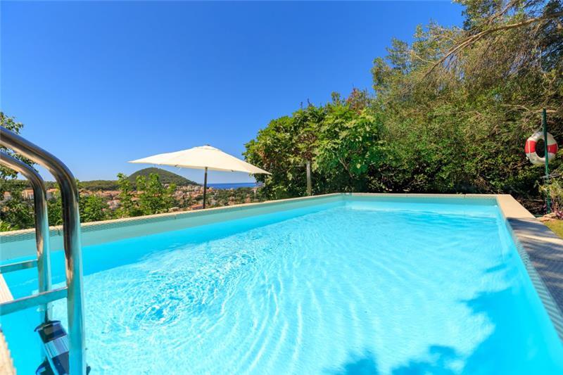 Sea-view villa in Dubrovnik, photograph 1