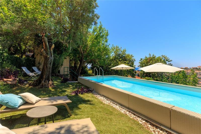 Sea-view villa in Dubrovnik, photograph 2