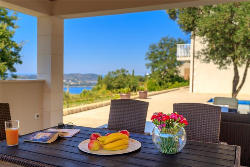 Sea-view villa in Orasac, photograph 8