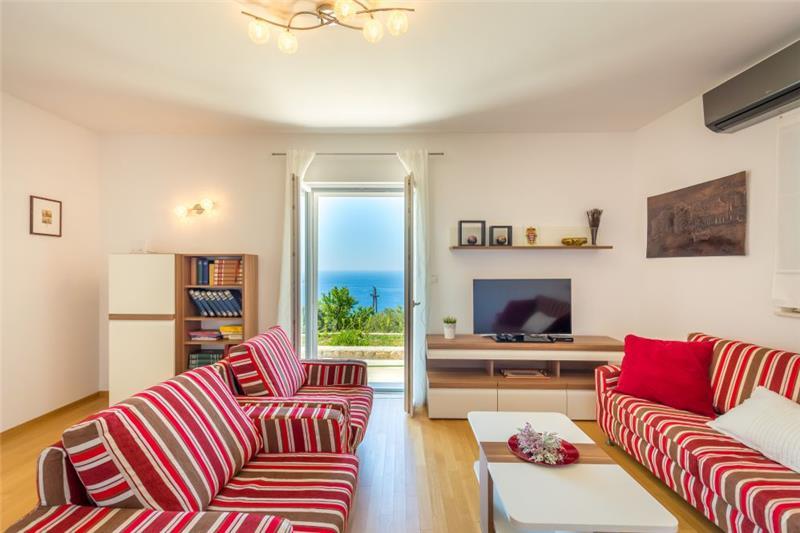 Sea-view villa in Orasac, photograph 15