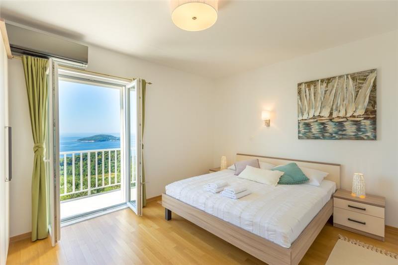 Sea-view villa in Orasac, photograph 21