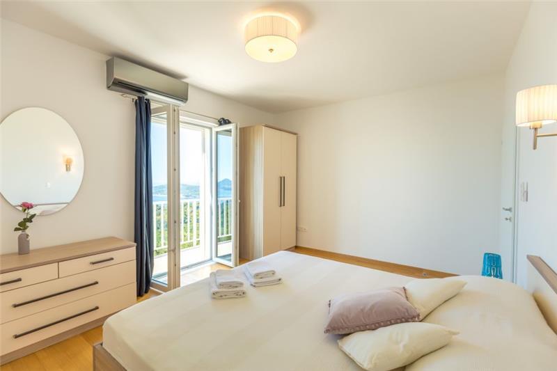 Sea-view villa in Orasac, photograph 22