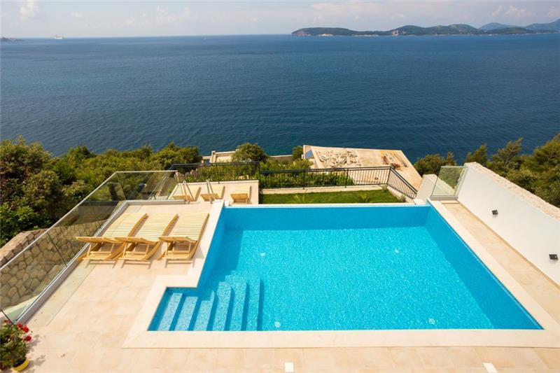 Sea-view villa in Lozica, photograph 6