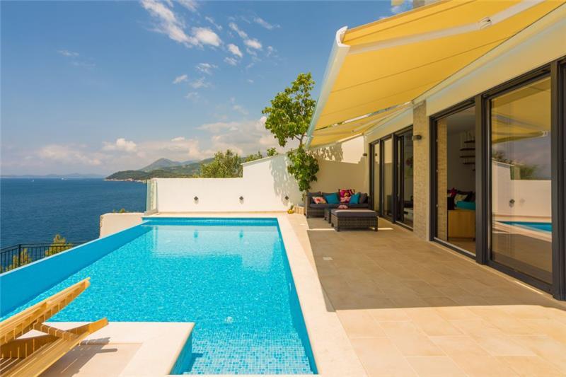 Sea-view villa in Lozica, photograph 3