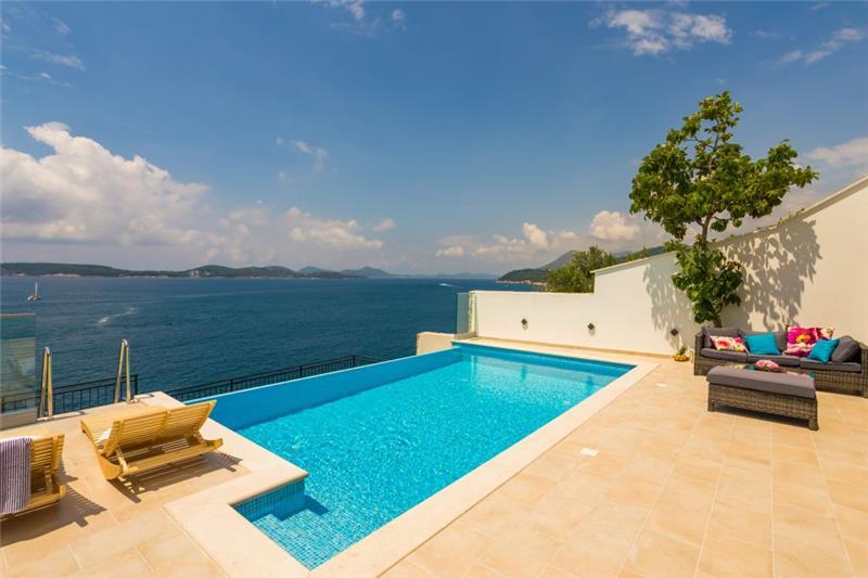 Sea-view villa in Lozica, photograph 8