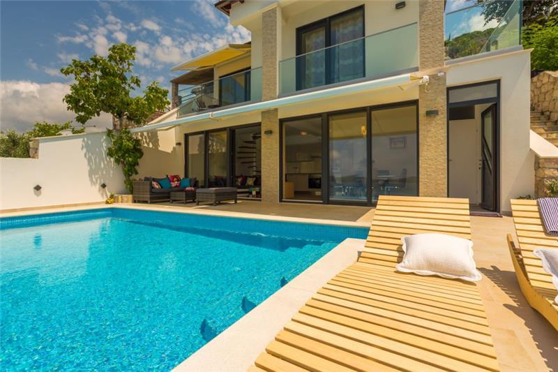 Sea-view villa in Lozica, photograph 5