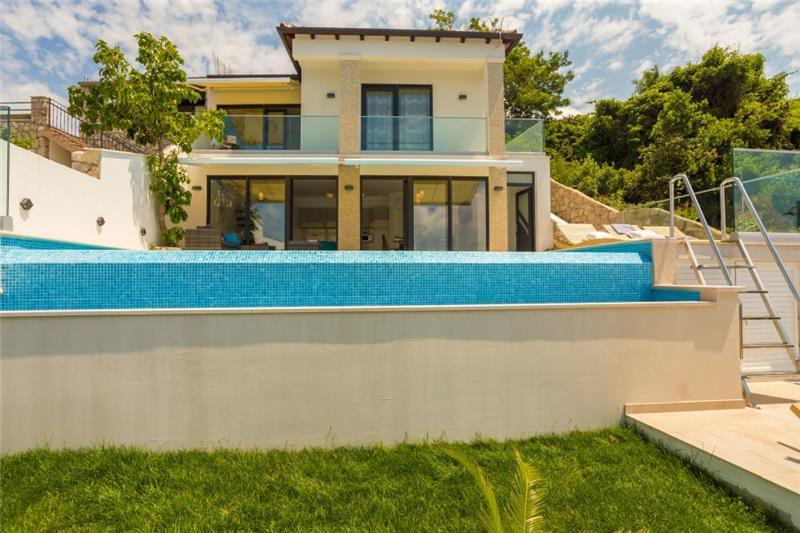 Sea-view villa in Lozica, photograph 7