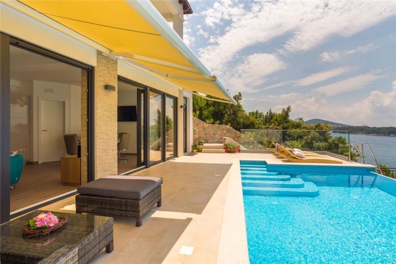 Sea-view villa in Lozica, photograph 2