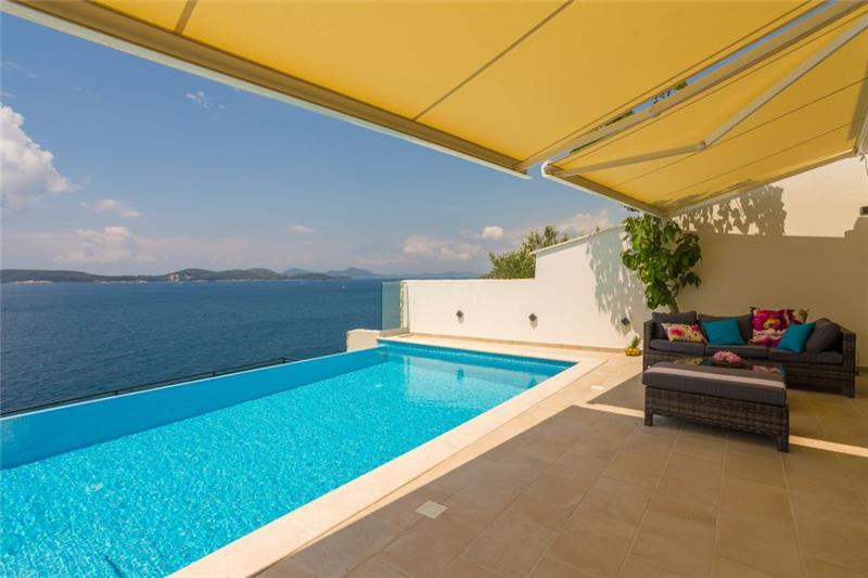 Sea-view villa in Lozica, photograph 1