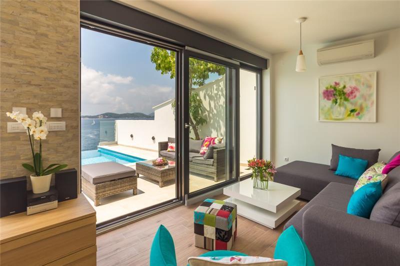 Sea-view villa in Lozica, photograph 22