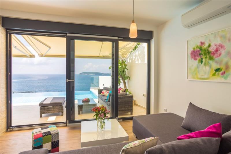 Sea-view villa in Lozica, photograph 23
