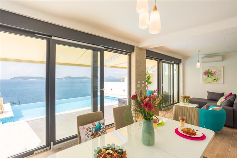 Sea-view villa in Lozica, photograph 20