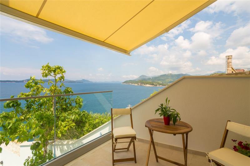 Sea-view villa in Lozica, photograph 10