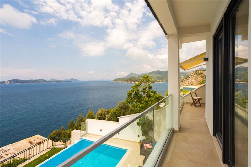 Sea-view villa in Lozica, photograph 11