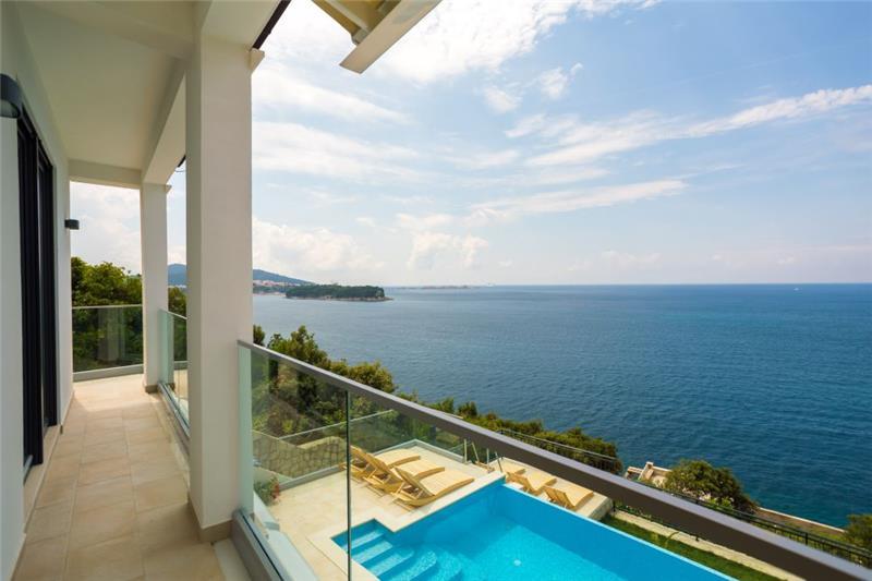 Sea-view villa in Lozica, photograph 9