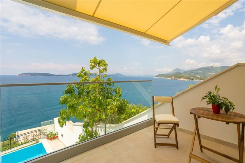Sea-view villa in Lozica, photograph 13
