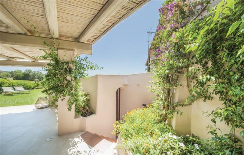 Sea-view villa in Sardinia, photograph 4