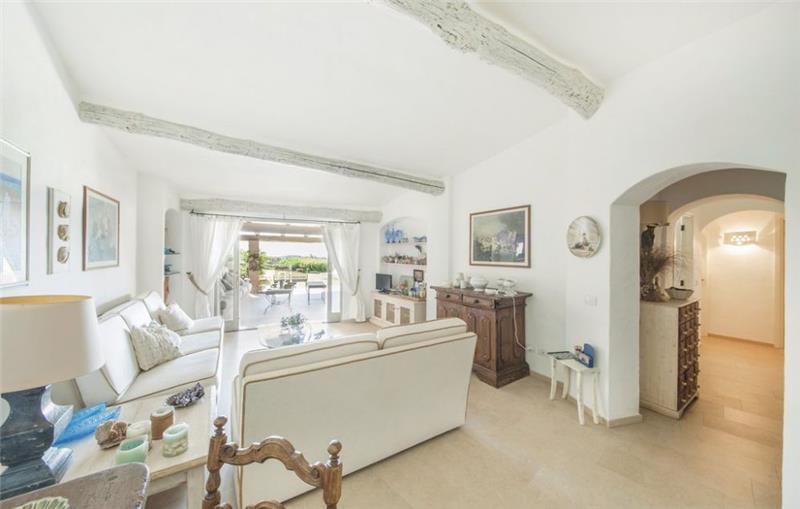 Sea-view villa in Sardinia, photograph 11