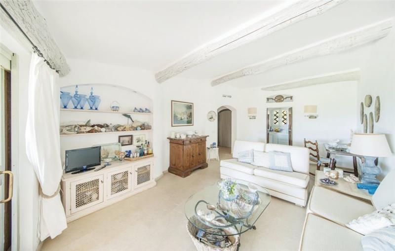 Sea-view villa in Sardinia, photograph 13