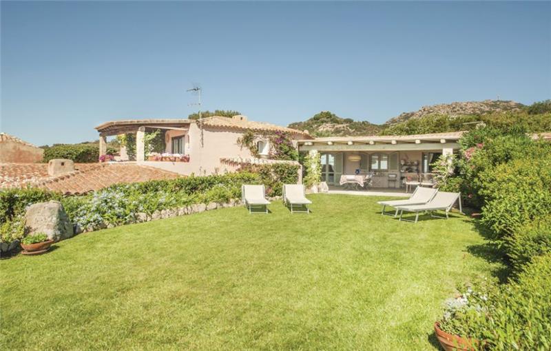 Sea-view villa in Sardinia, photograph 8