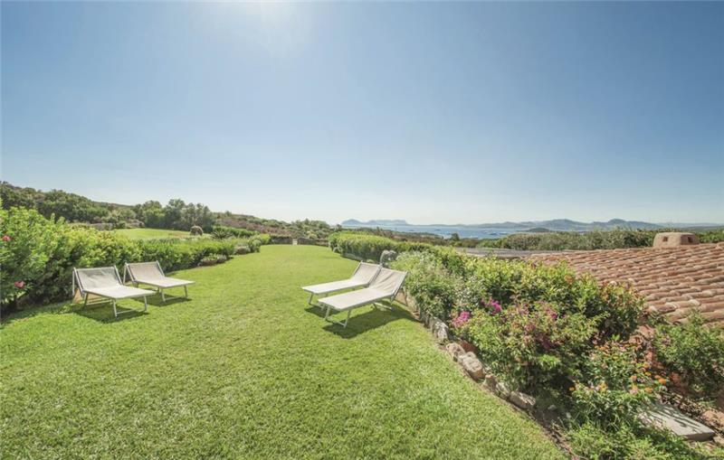 Sea-view villa in Sardinia, photograph 6