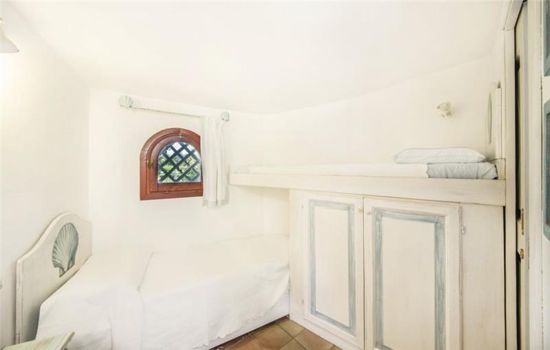 Sea-view villa in Sardinia, photograph 20