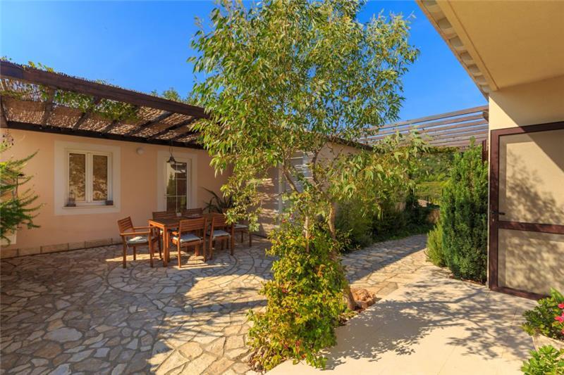Sea-view villa in Mokosica, photograph 9