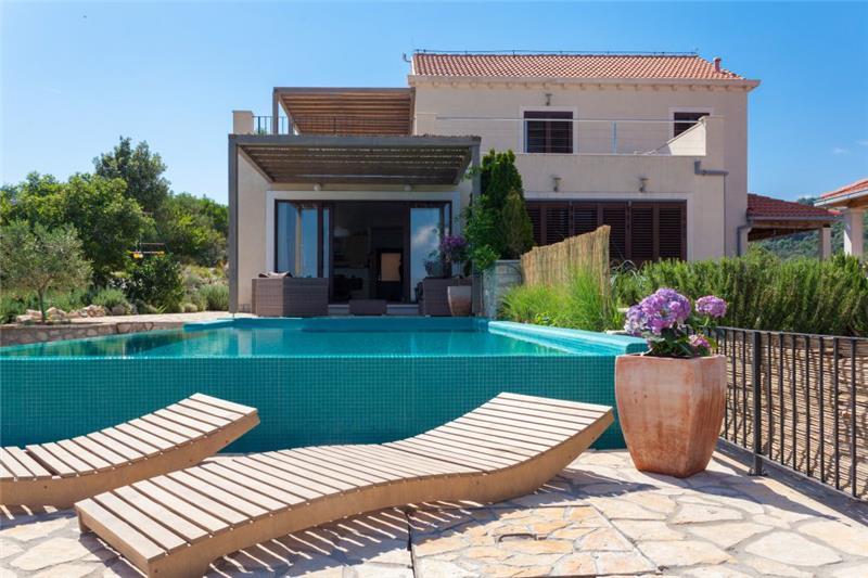 Sea-view villa in Mokosica, photograph 3