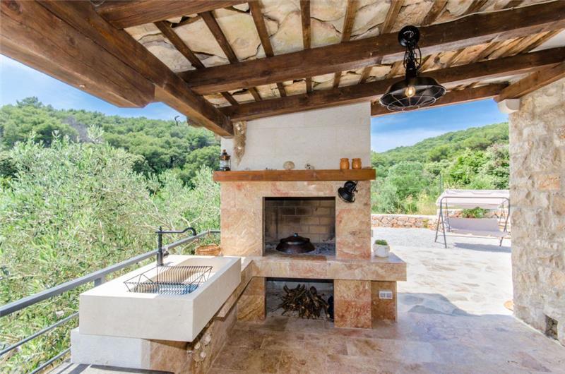 Beachfront villa in Brač, photograph 11
