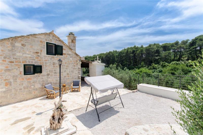 Beachfront villa in Brač, photograph 13