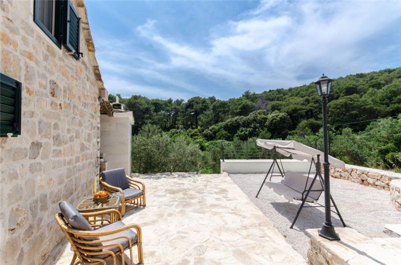 Beachfront villa in Brač, photograph 14