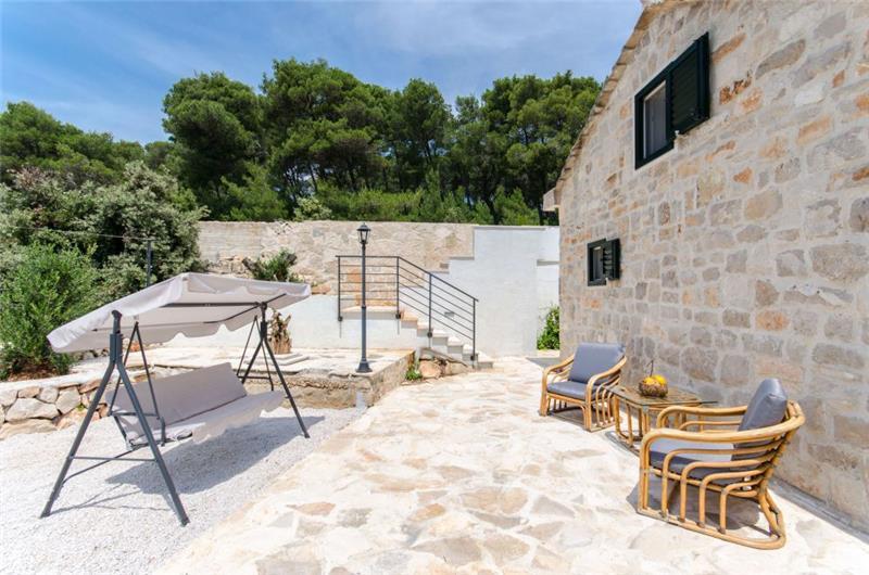 Beachfront villa in Brač, photograph 15