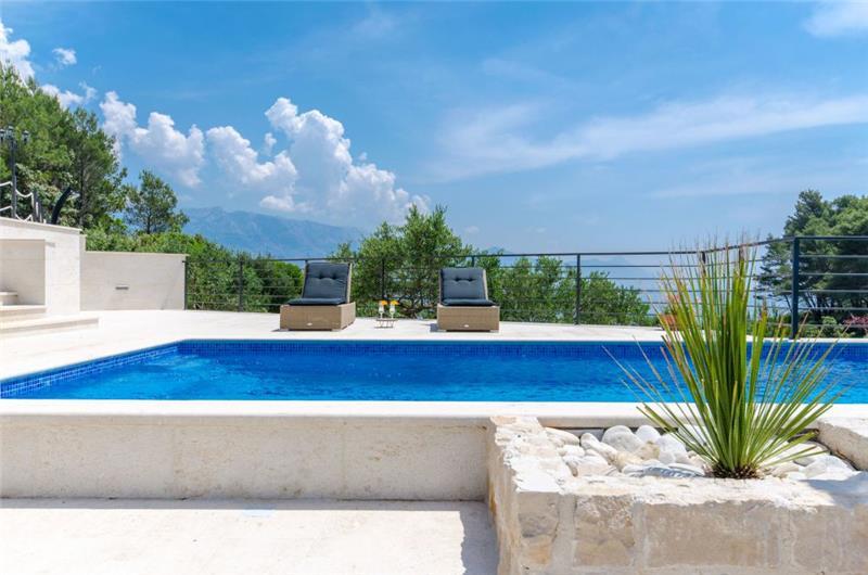 Beachfront villa in Brač, photograph 5