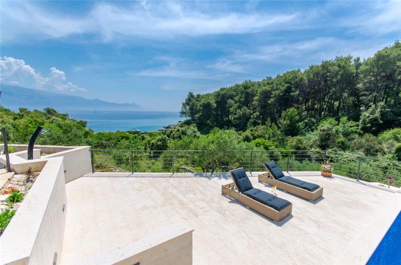 Beachfront villa in Brač, photograph 7