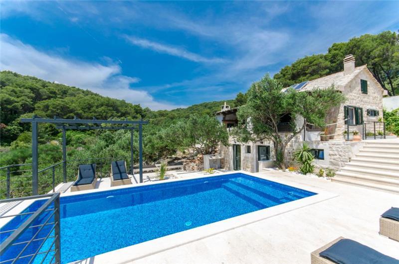 Beachfront villa in Brač, photograph 4