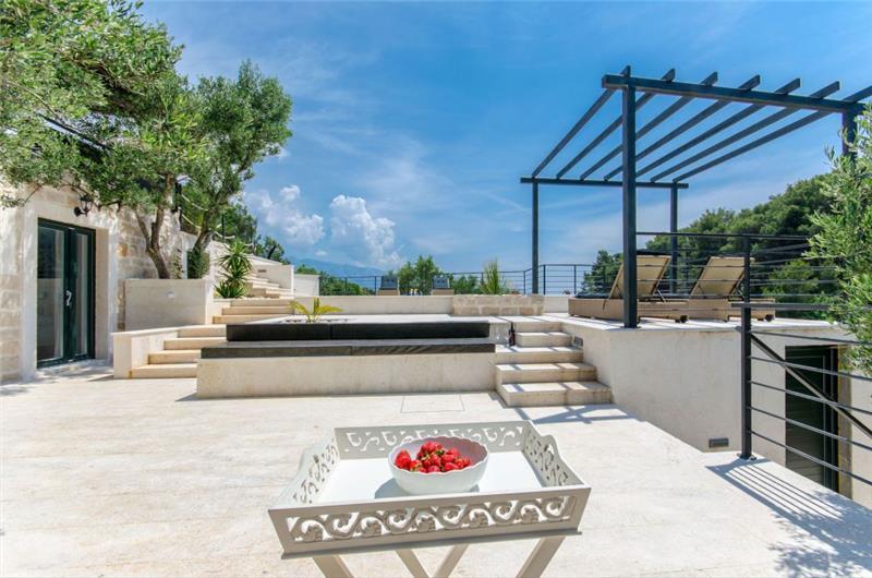 Beachfront villa in Brač, photograph 17