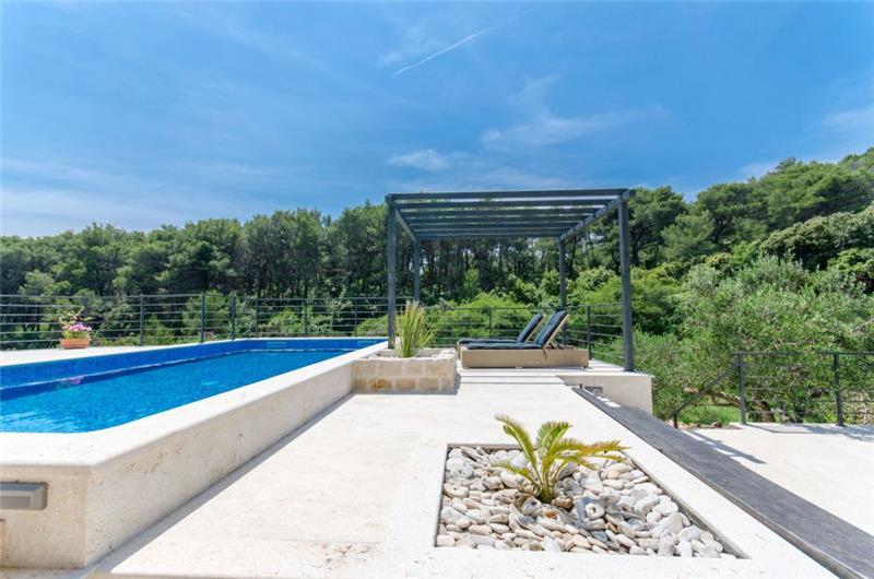 Beachfront villa in Brač, photograph 6