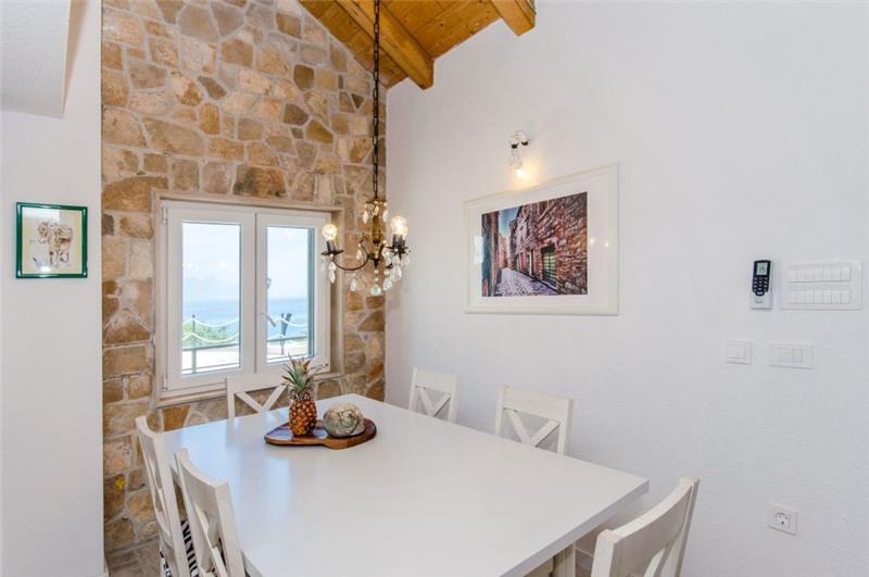 Beachfront villa in Brač, photograph 20